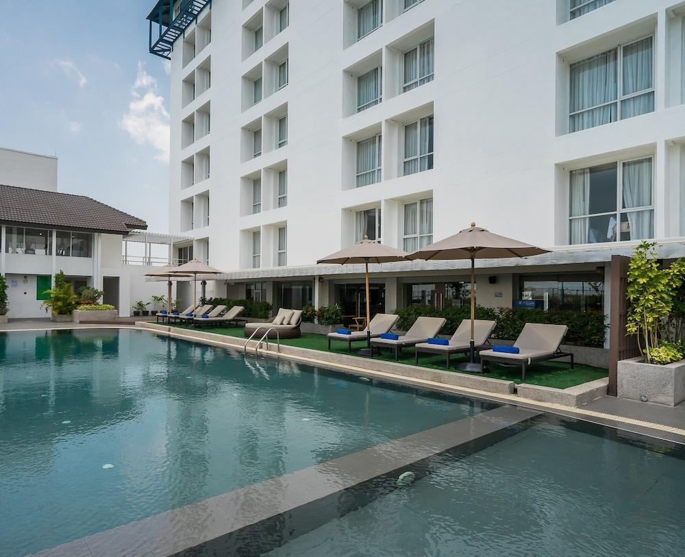 Rattanachol Hotel Чонбури Екстериор снимка