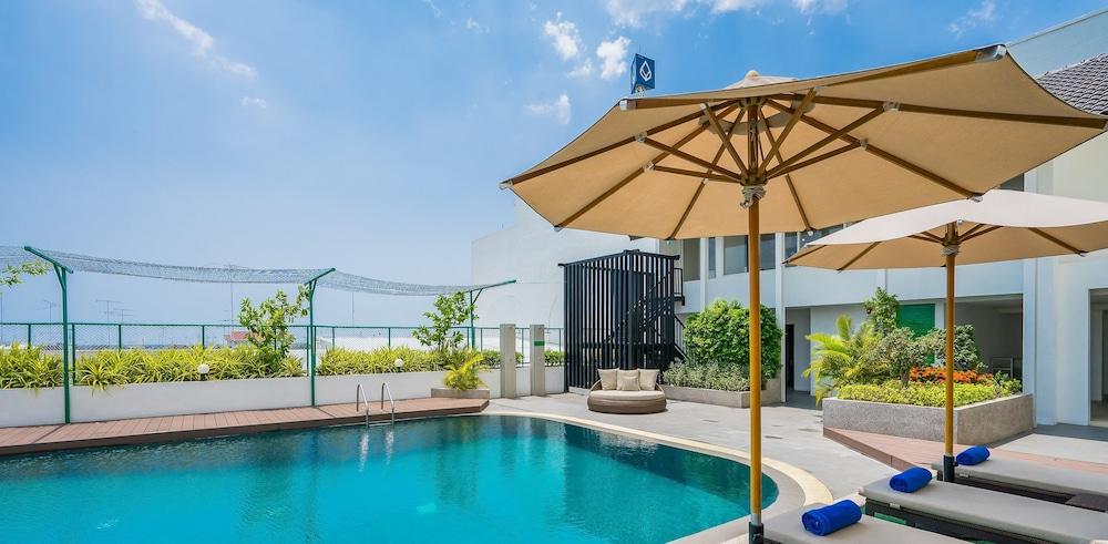 Rattanachol Hotel Чонбури Екстериор снимка