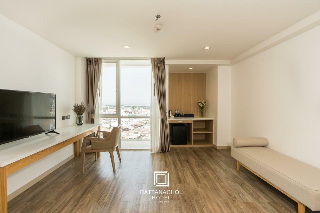 Rattanachol Hotel Чонбури Екстериор снимка
