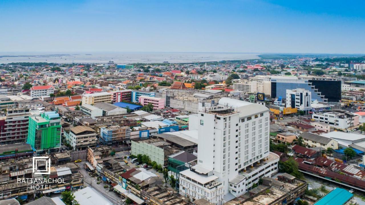 Rattanachol Hotel Чонбури Екстериор снимка