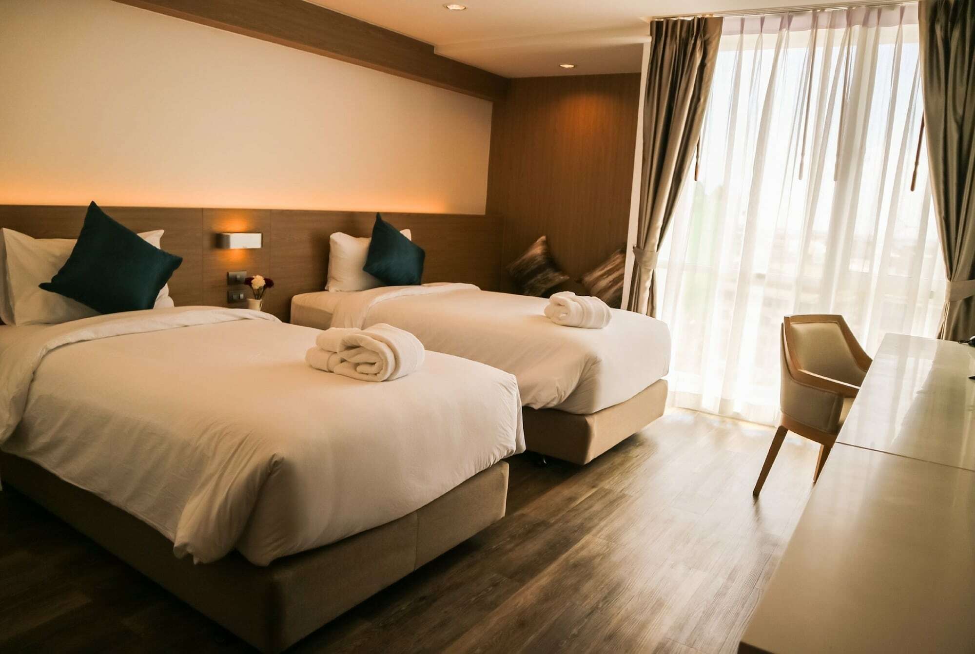 Rattanachol Hotel Чонбури Екстериор снимка