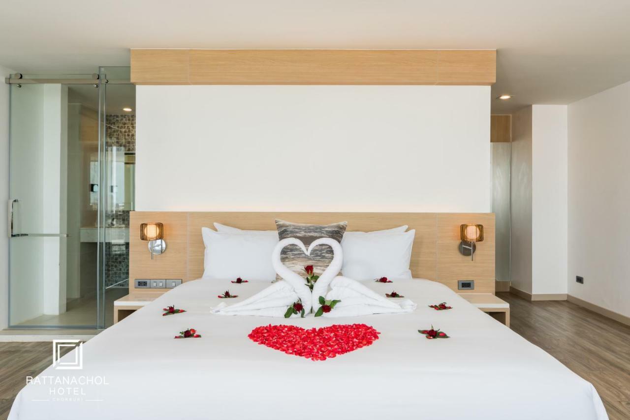 Rattanachol Hotel Чонбури Екстериор снимка