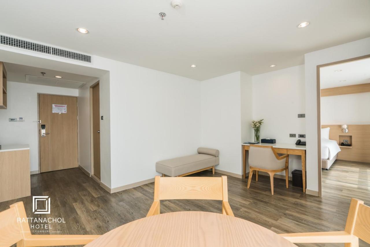 Rattanachol Hotel Чонбури Екстериор снимка